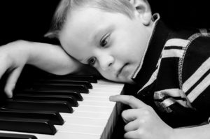 child playing keyboard
